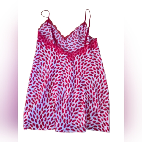Victoria's Secret Lipstick Print Chemise With Lace Detail Size M - Picture 2 of 4